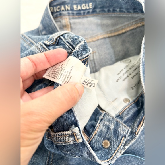 AE Relaxed Mom Jean - Picture 11 of 14